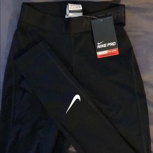 ❣️ NWT ❣️ Nike Hypewarm Pro Tights